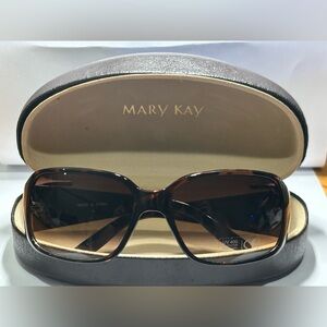 Mary Kay Tortoise Shell Sunglasses with case NEW